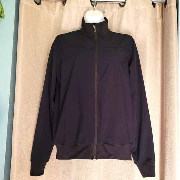 ⭐️Lolë. Wind-breaker⭐️ - Picture 1 of 4